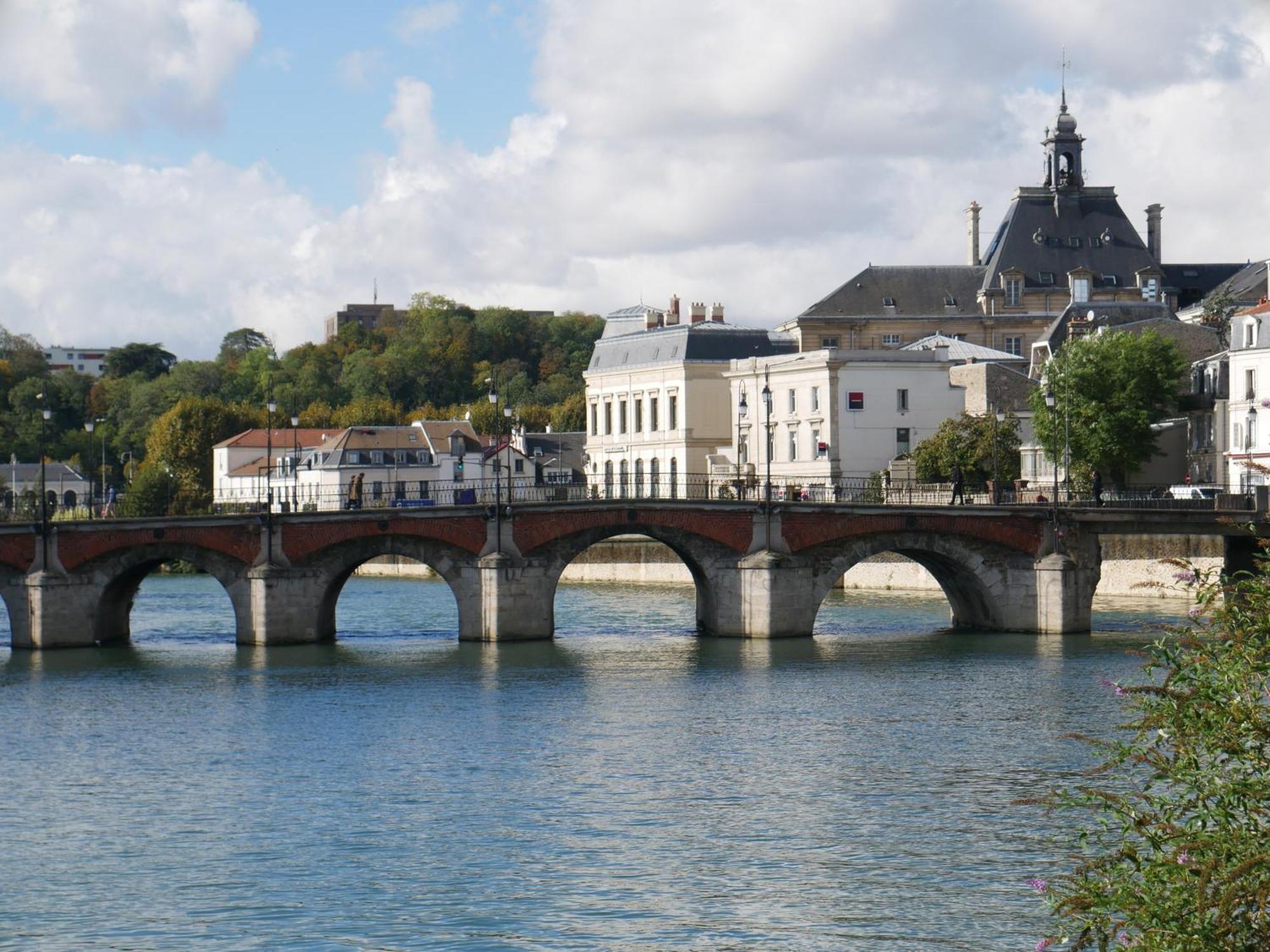 Spicy - Sejour Insolite Sur La Marne Meaux Exterior foto